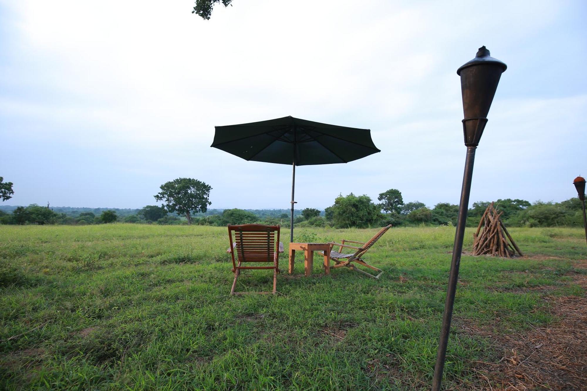 The Campers Lodge Yala Esterno foto